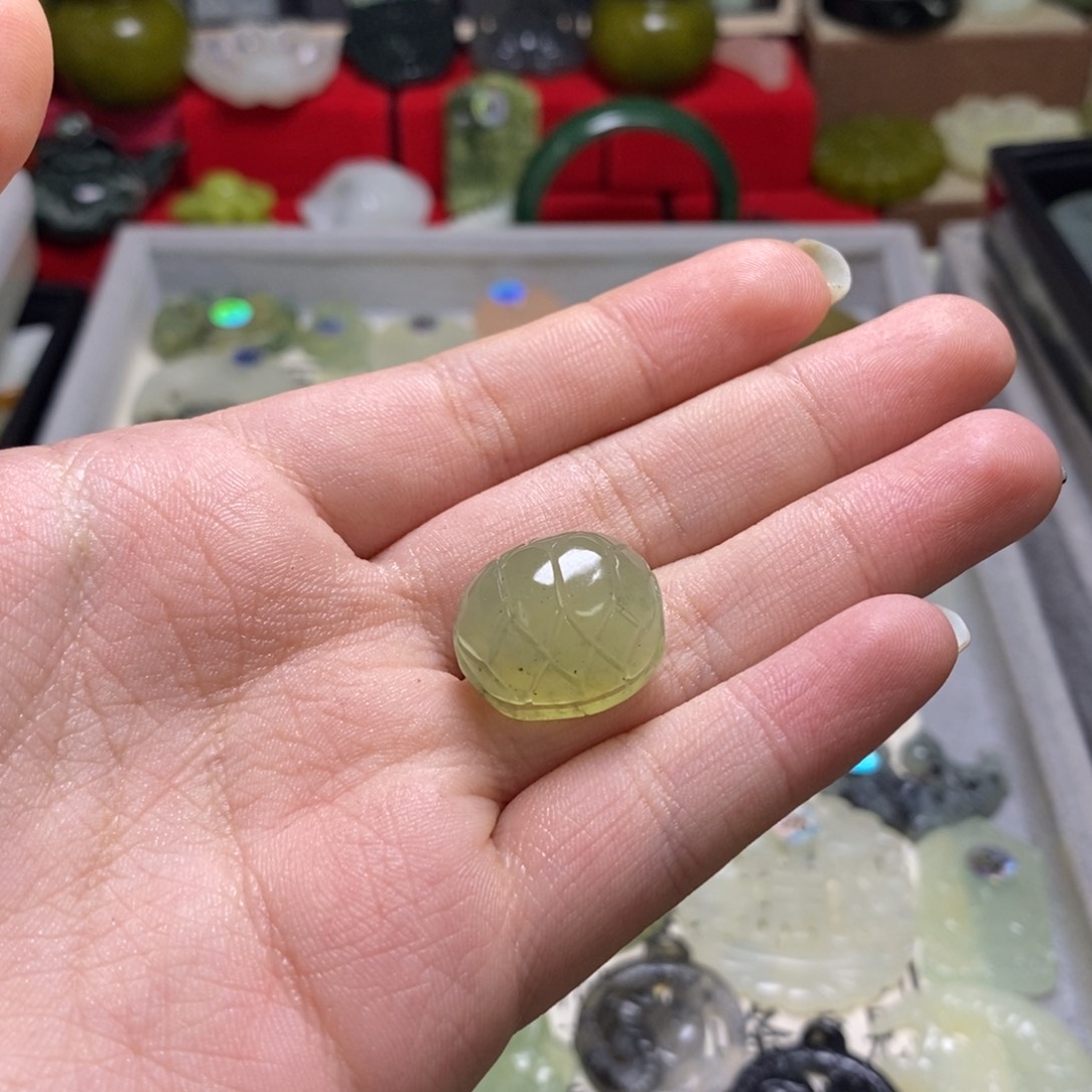 蛇纹石玉颈饰未镶嵌龟