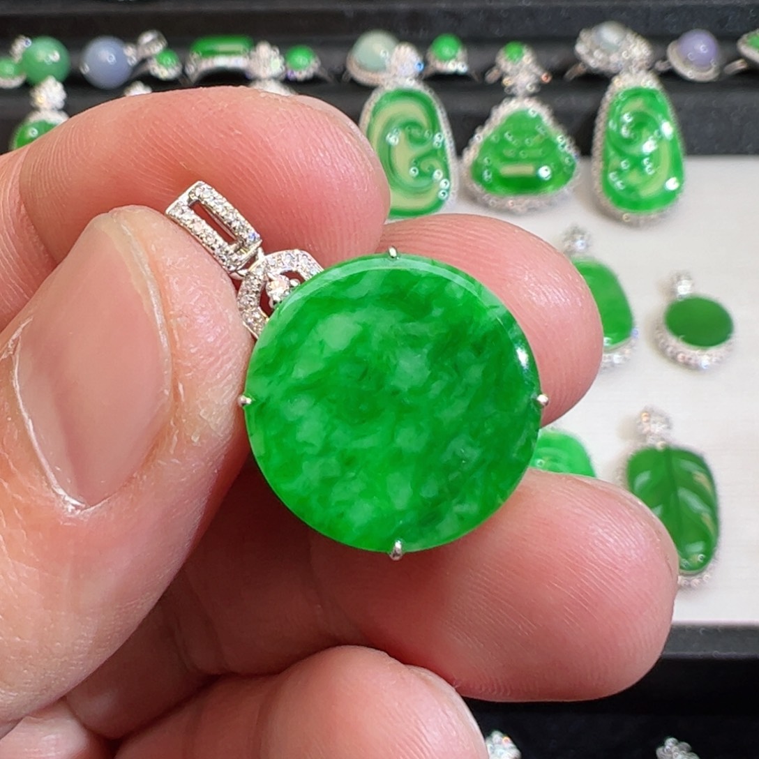 翡翠吊坠(不含链)18K金镶嵌