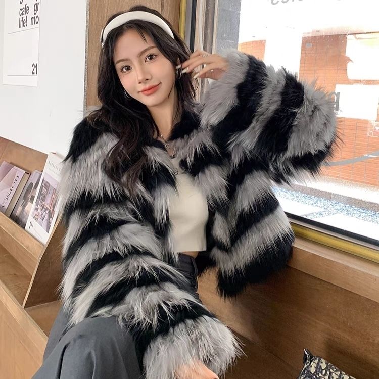 女均码通勤风长袖短款黑色系黑灰 貉 皮 车条款网红年轻款女保暖
