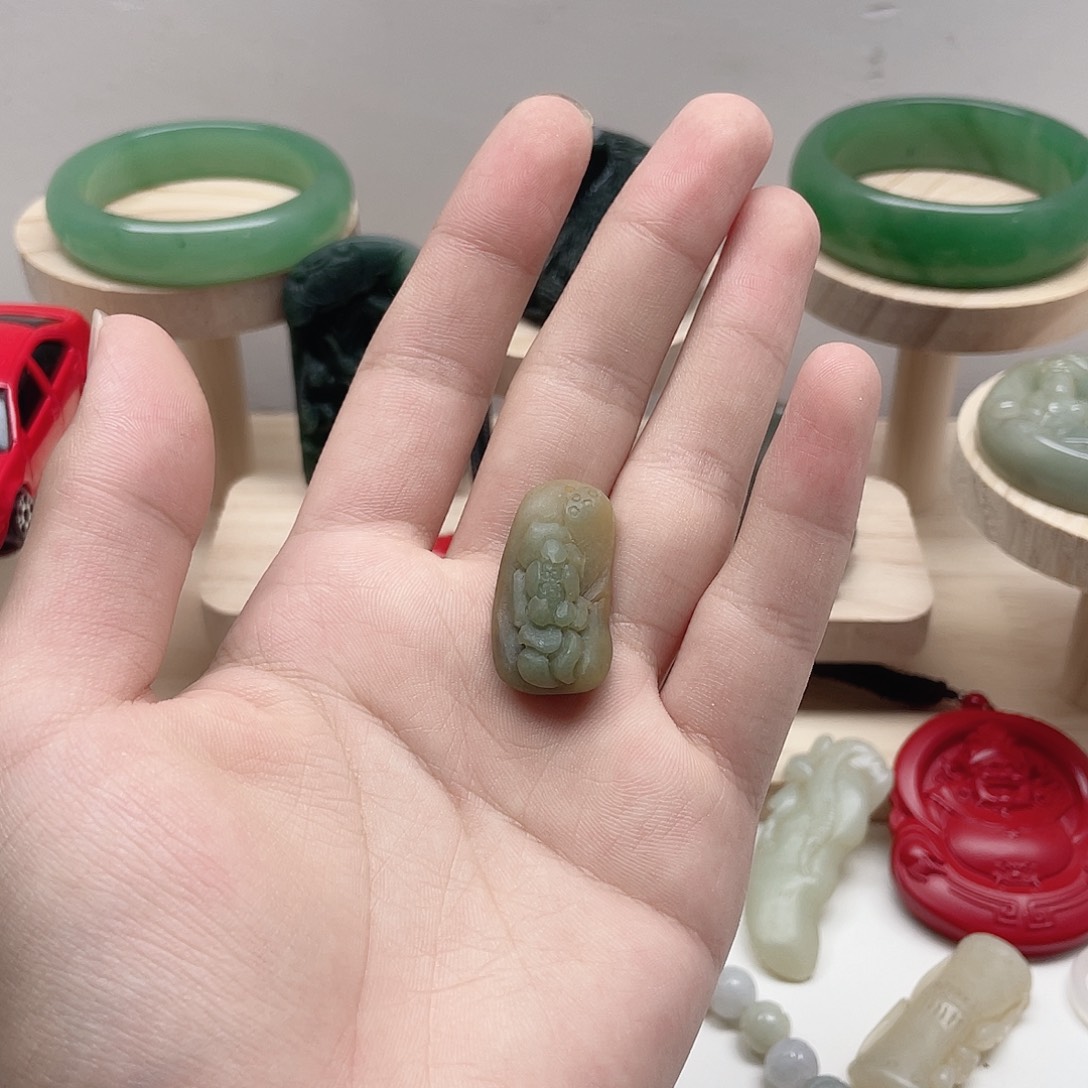翡翠未镶嵌颈饰翡翠