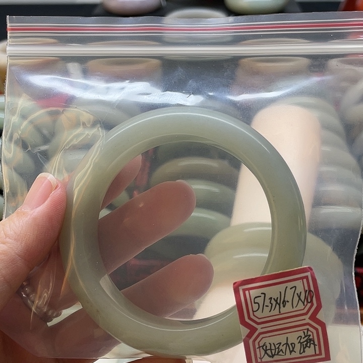 石英质玉未镶嵌经典时尚冰透佘太翠58