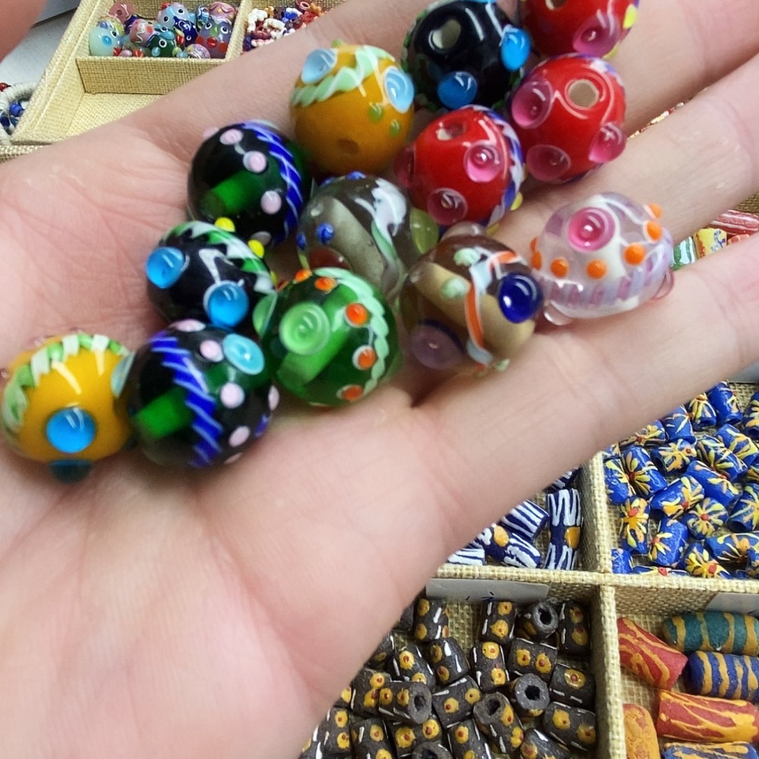 颈饰琉璃精工蜻蜓眼一颗 