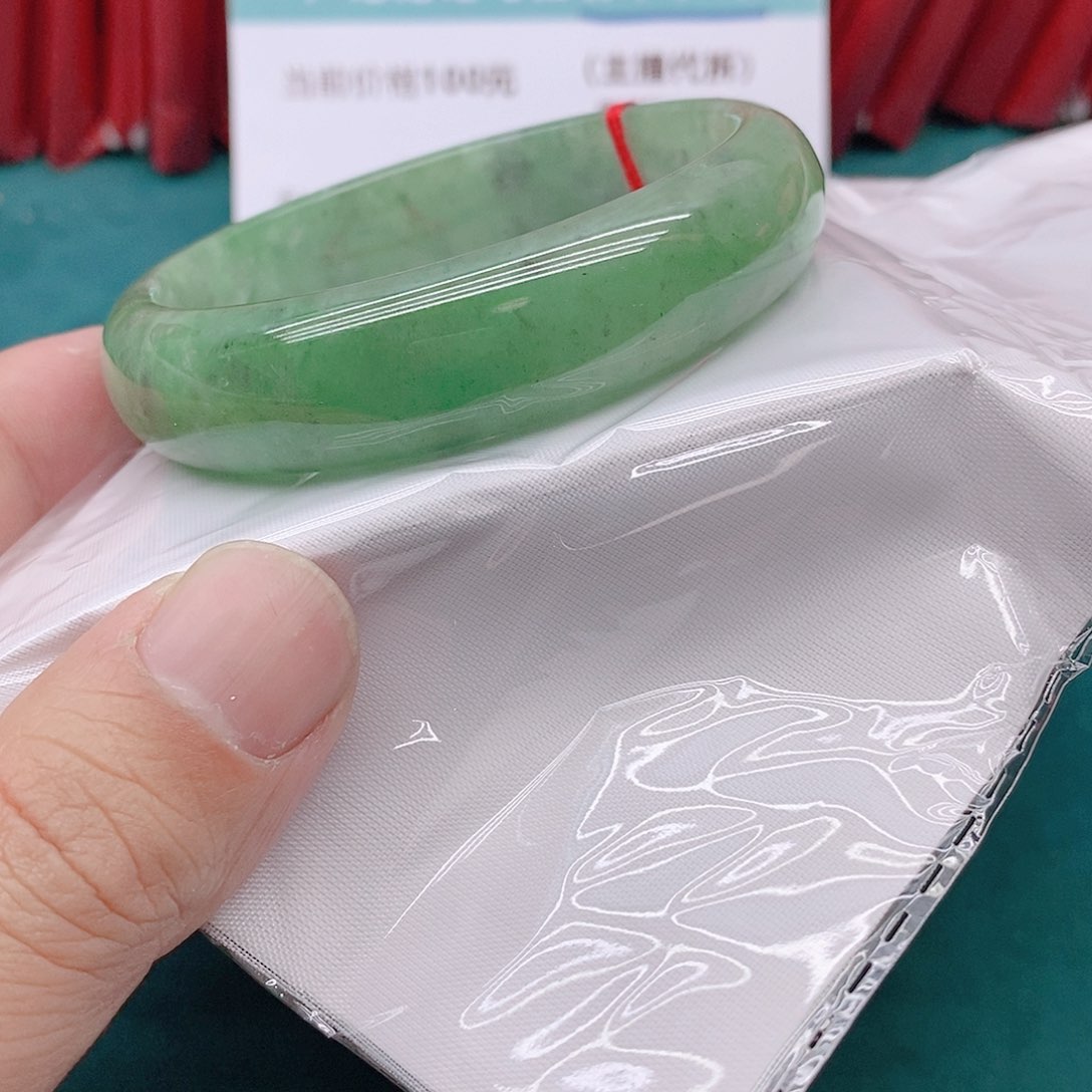 翡翠手镯未镶嵌莫*！577777777