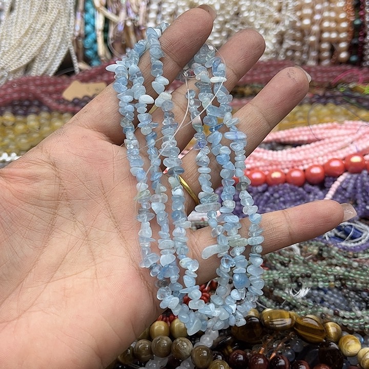 玛瑙/玉髓未镶嵌珠宝半成品一条海蓝宝碎石长75厘米左右