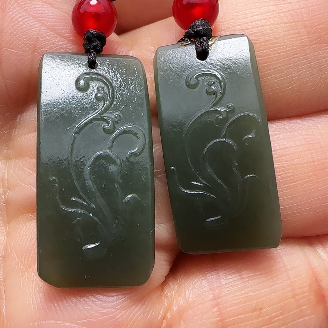 和田玉未镶嵌颈饰兰花无事牌吊坠