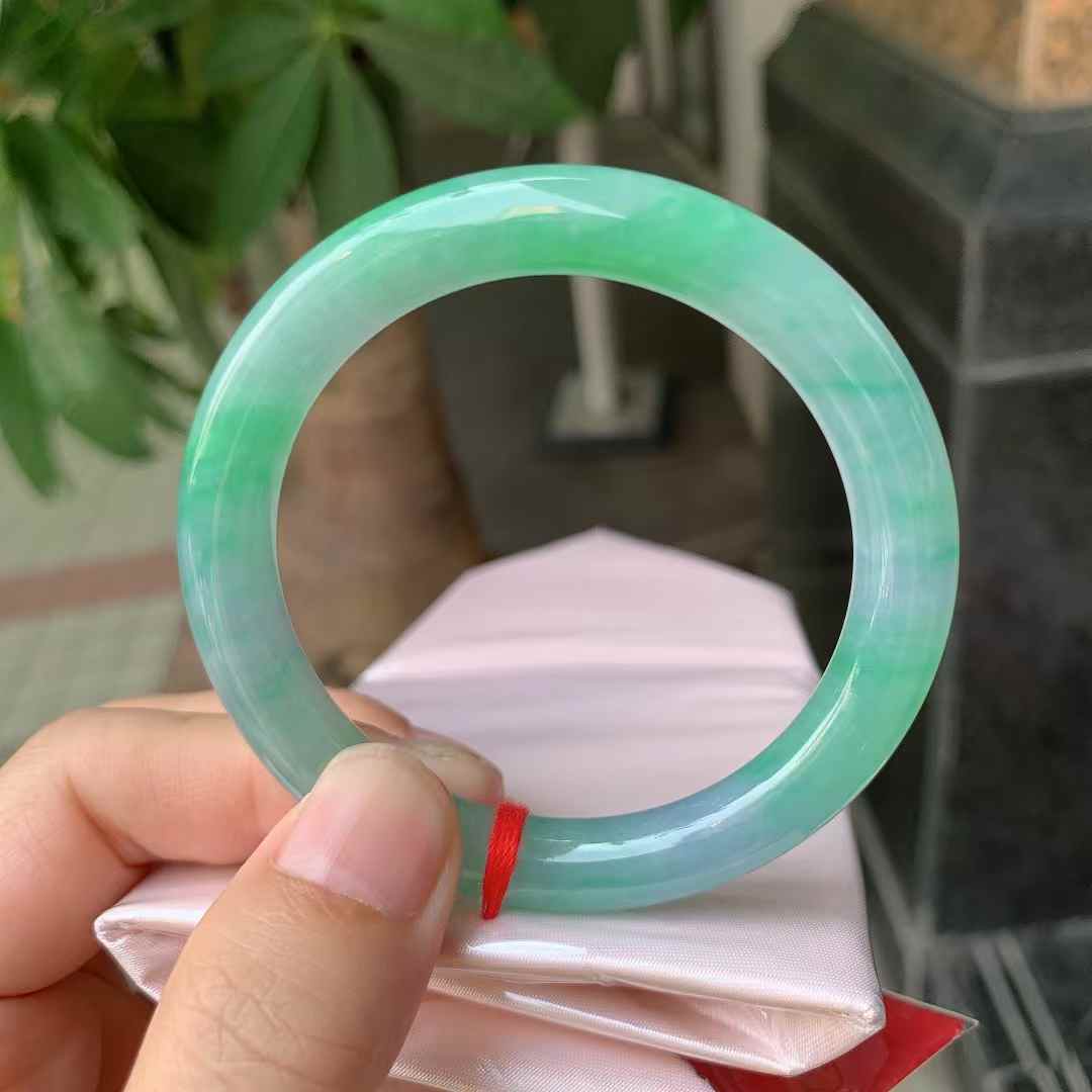 缅甸天然翡翠A货冰种起光阳绿手镯53圈口少女时尚新品直播美人镯