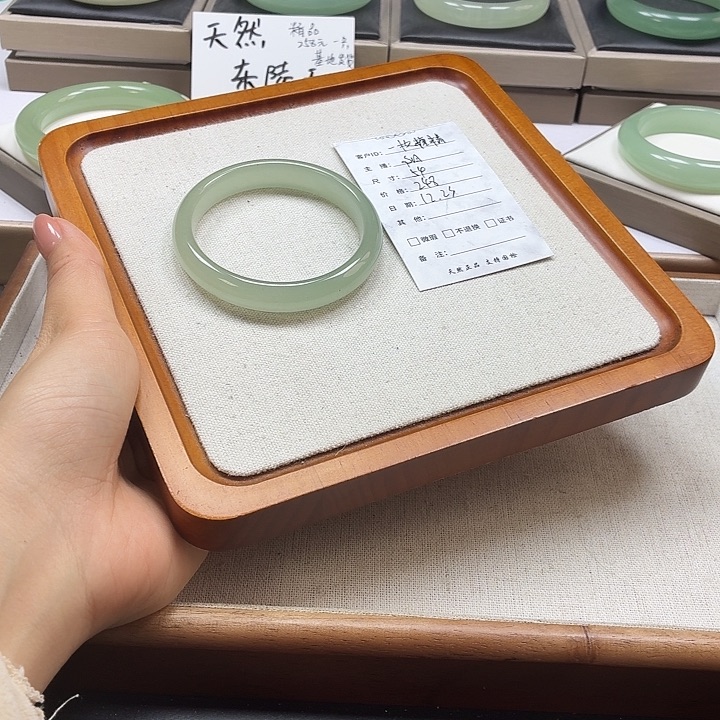 一***精石英质玉未镶嵌手镯