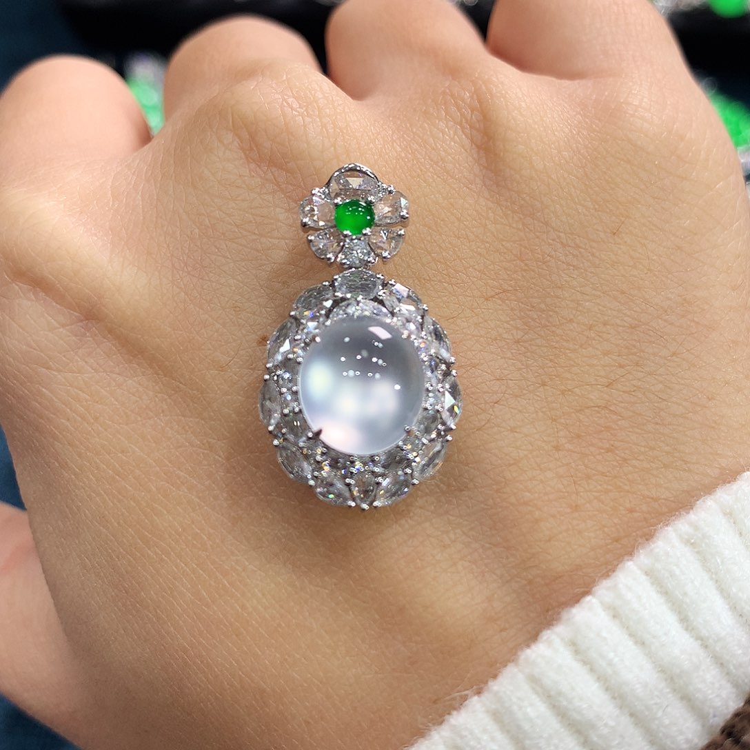 翡翠18K金镶嵌颈饰