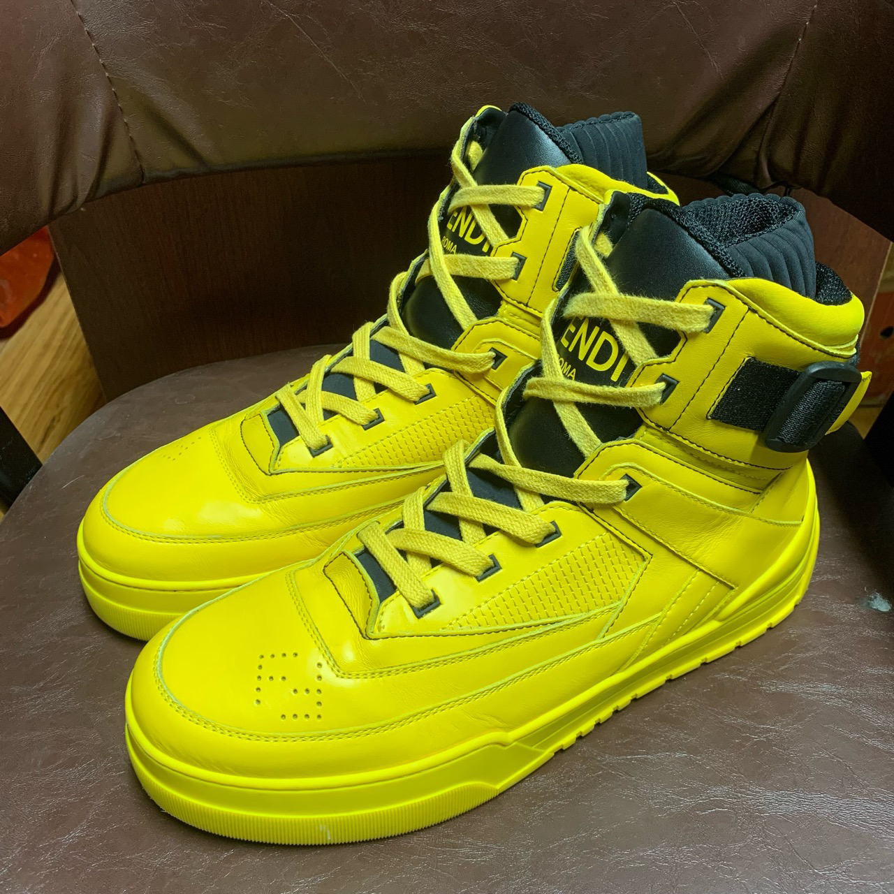 99新  /【Fendi】时尚大logo板鞋 9码 X10673348