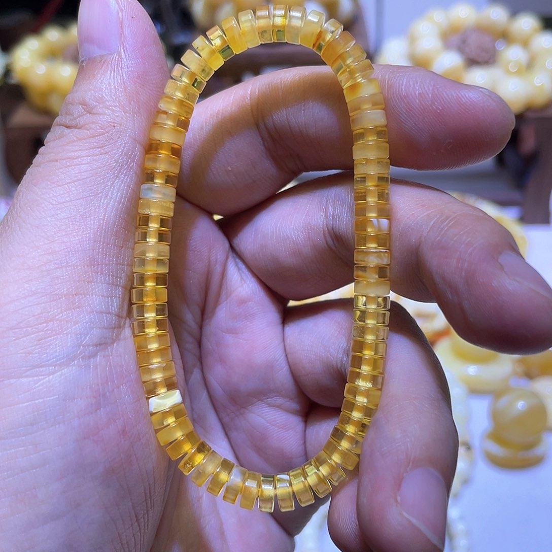 蜜蜡手串未镶嵌6mm菊金飘瓷白妖花