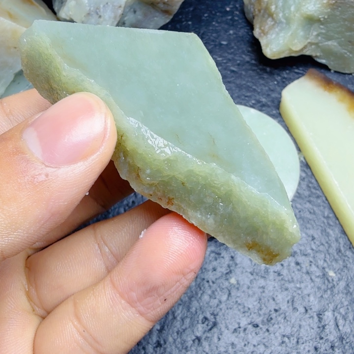 和田玉（糖玉）未镶嵌珠宝奇石