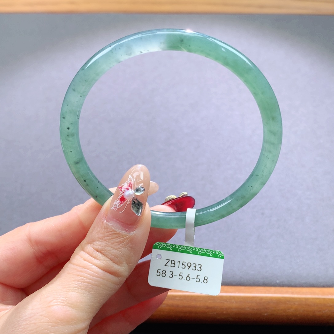 翡翠手镯未镶嵌天然翡翠手镯叮当镯