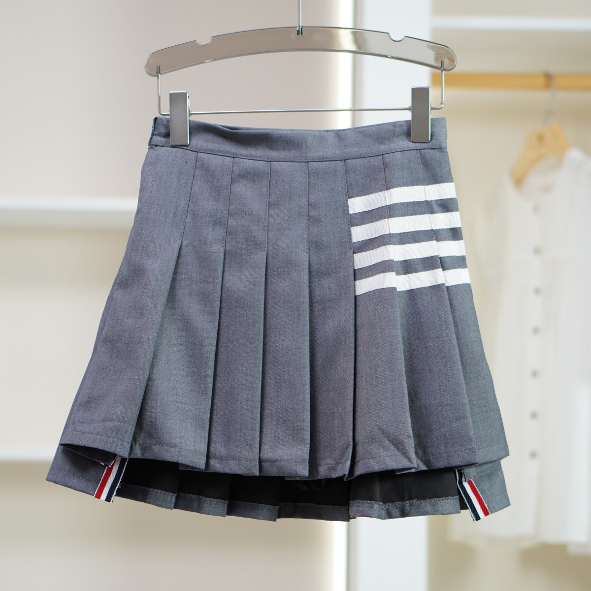 麦迪尚品  Z401  女装时尚夏季减龄百褶半身裙灰色90263品牌折扣