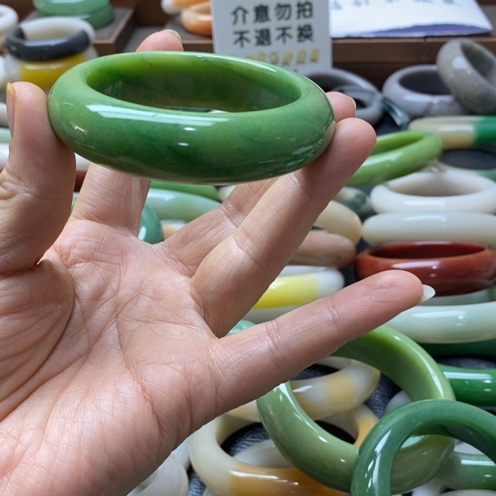 石英质玉手镯未镶嵌