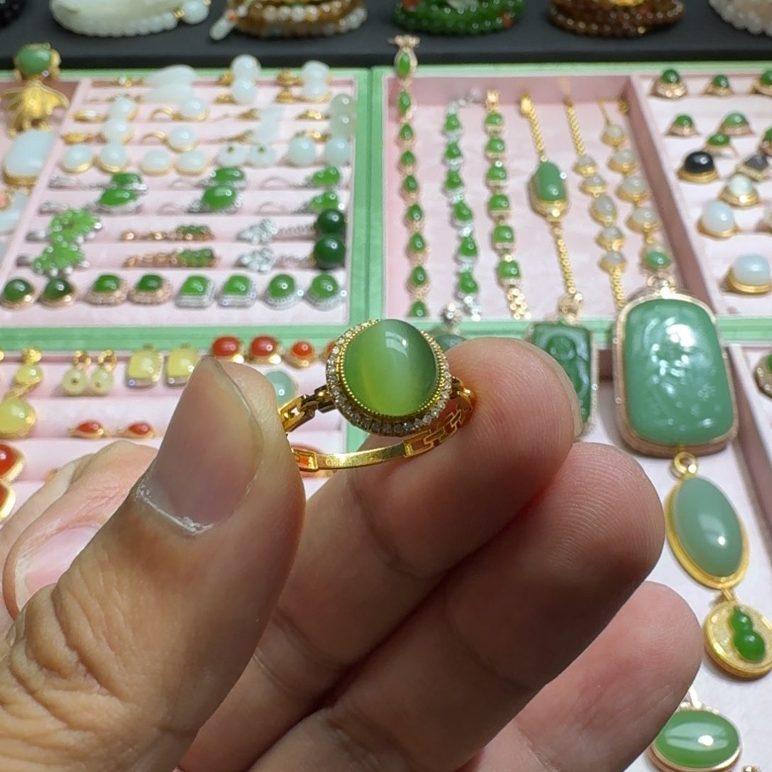 和田玉戒指18K金镶嵌风**后碧玉猫眼戒指