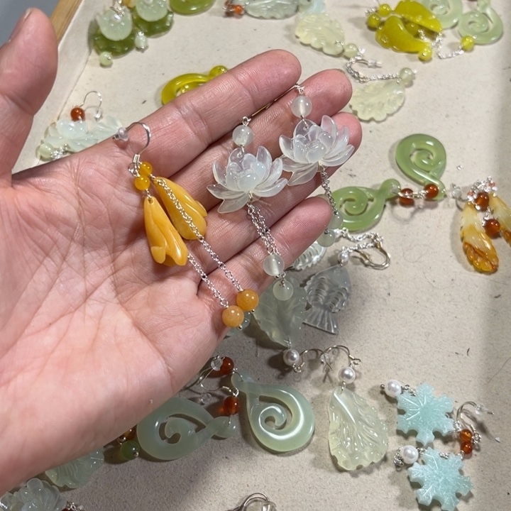 蛇纹石玉耳饰未镶嵌