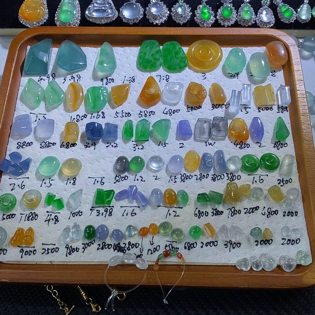 翡翠把件未镶嵌多样发其一