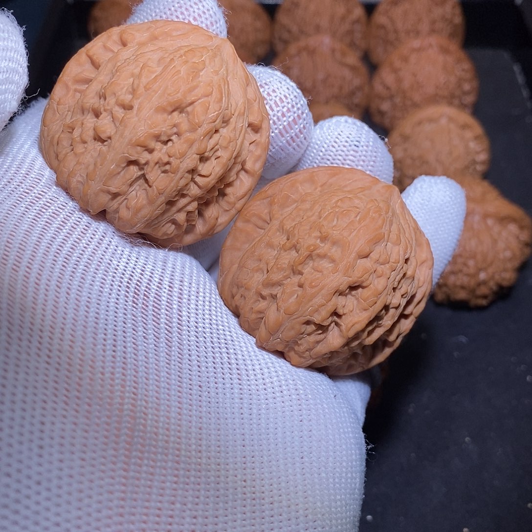 小***柒文玩核桃把件绣球