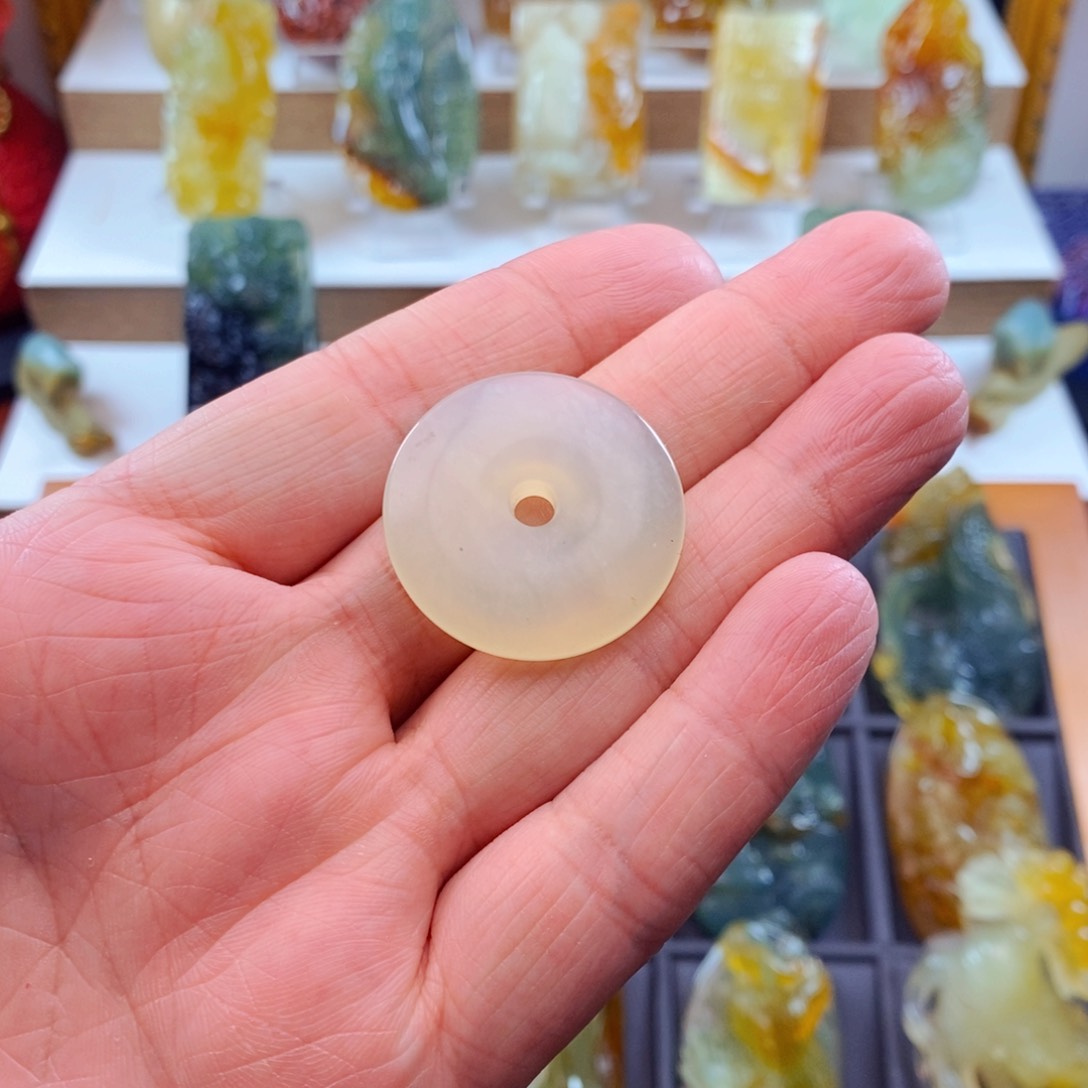 蛇纹石玉颈饰未镶嵌