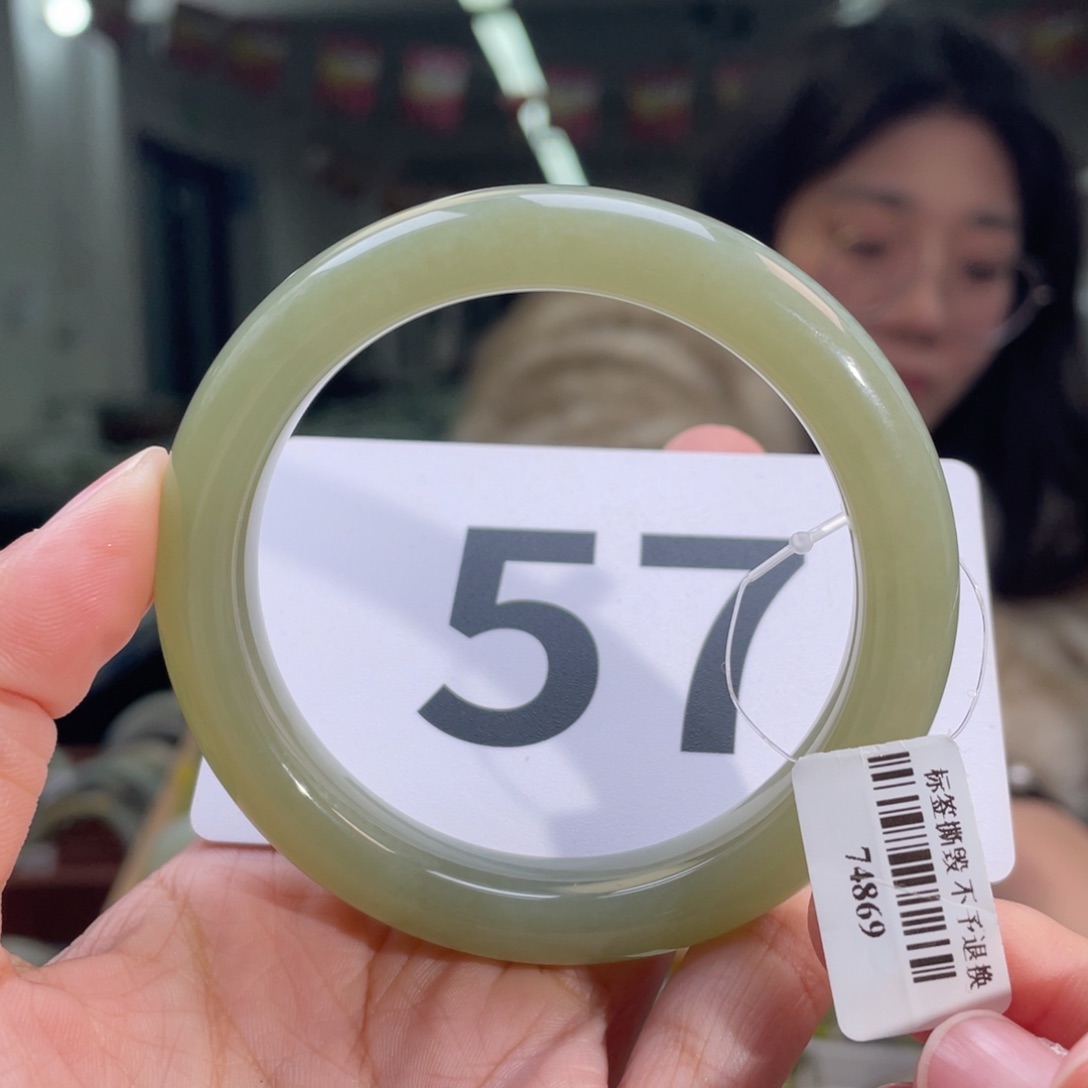 和田玉手镯未镶嵌