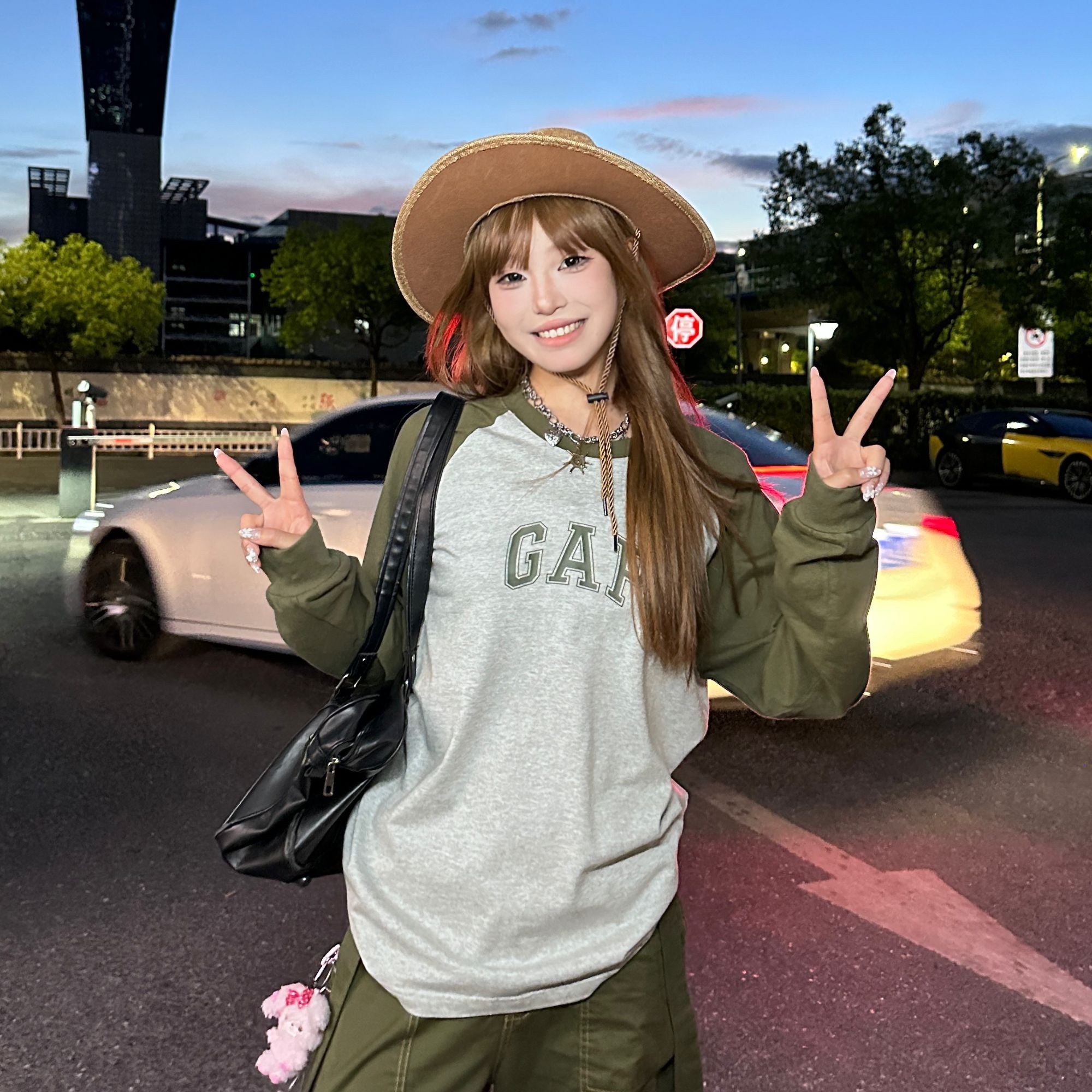 【成毅代言】Gap男女装2025秋季新款logo撞色宽松休闲卫衣725630