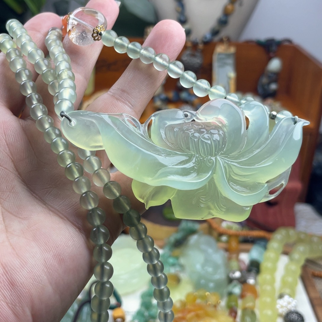 蛇纹石玉未镶嵌吊坠