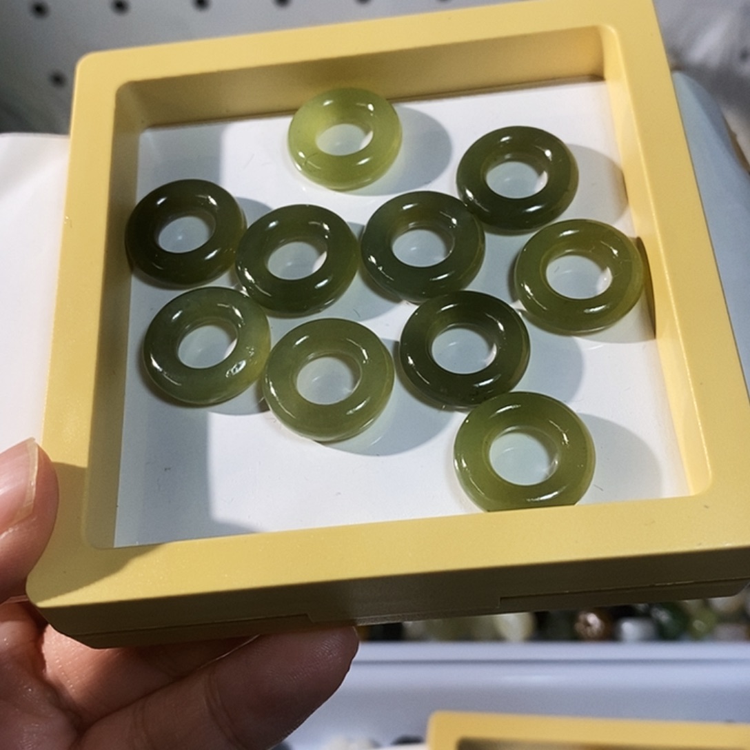 和田玉未镶嵌手链微瑕随机发5