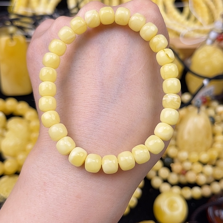 琥珀未镶嵌颈饰琥珀，多样性发其一