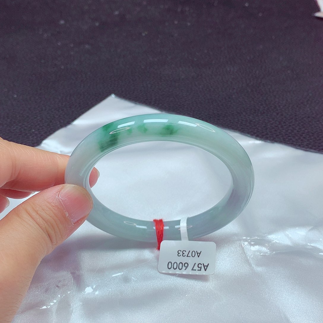 翡翠手镯（圆镯）未镶嵌手镯57