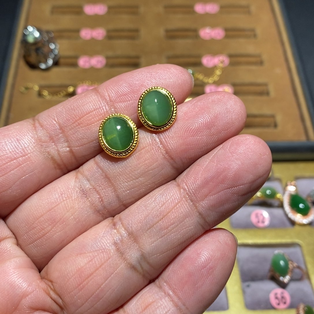 和田玉（碧玉）耳钉未镶嵌