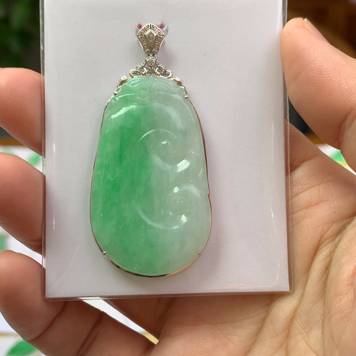 翡翠颈饰18K金镶嵌翡翠翡翠吊坠