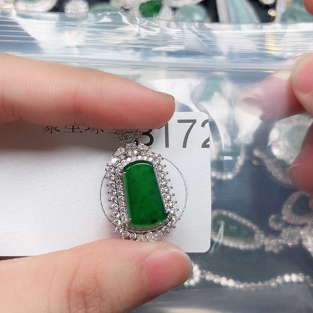 翡翠颈饰未镶嵌翡翠172