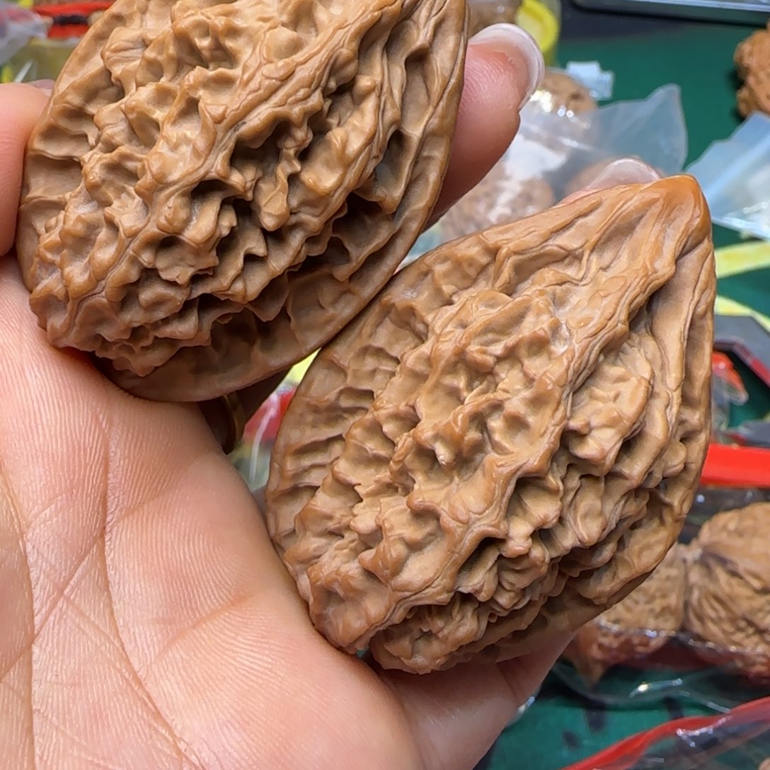 酱***饭文玩核桃吊坠40剑齿虎