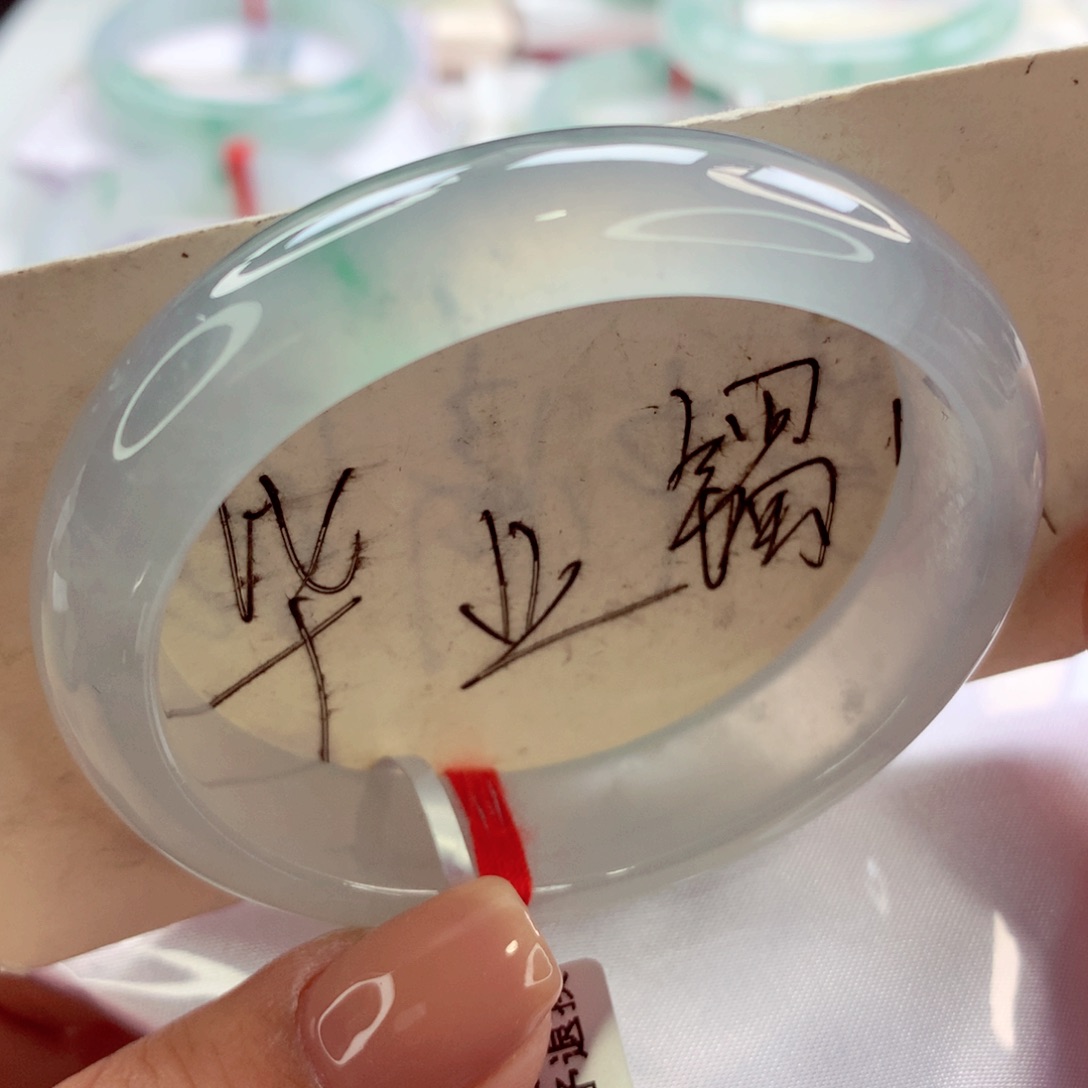 翡翠手镯未镶嵌师妹