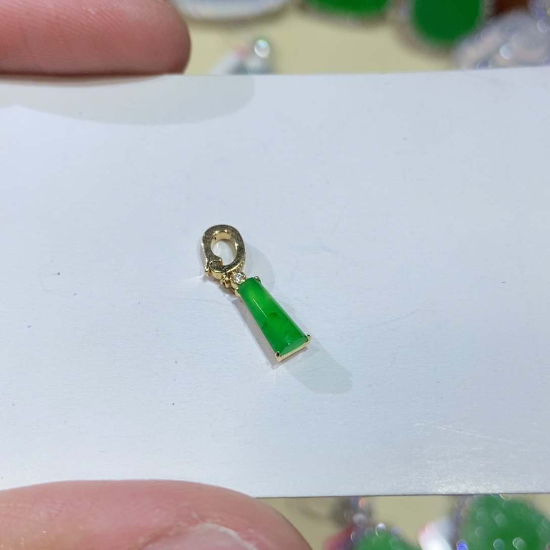 翡翠颈饰18K金镶嵌吊坠