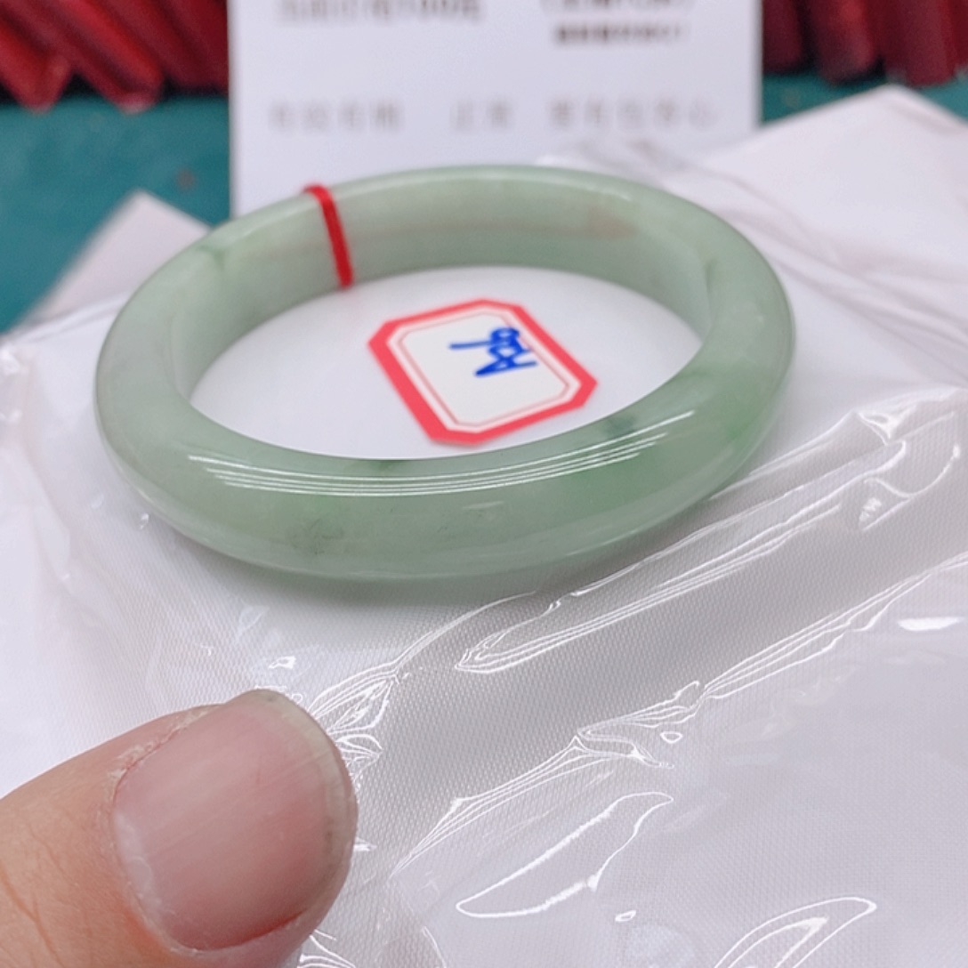 翡翠手镯未镶嵌夏*A266666666