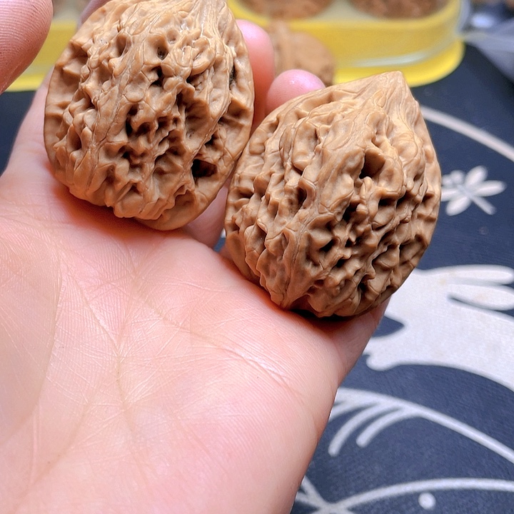 文玩核桃吊坠赤龙鸡心
