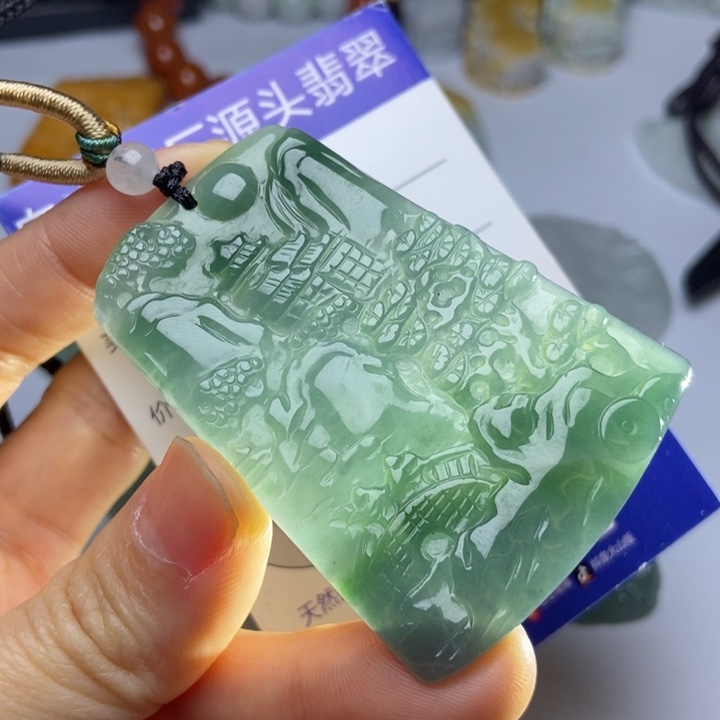 翡翠颈饰未镶嵌翡翠