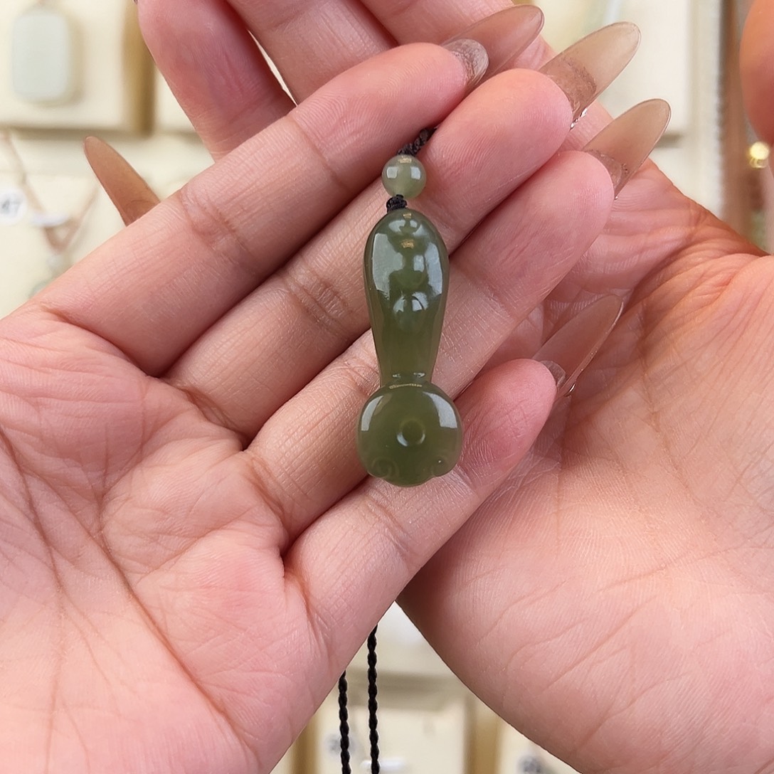 和田玉未镶嵌吊坠(赠链)