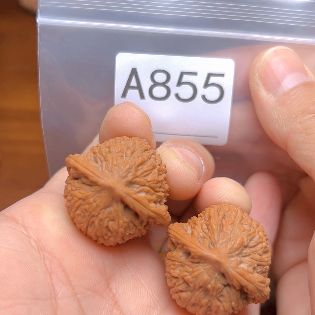 文玩核桃吊坠34免红宝石核桃