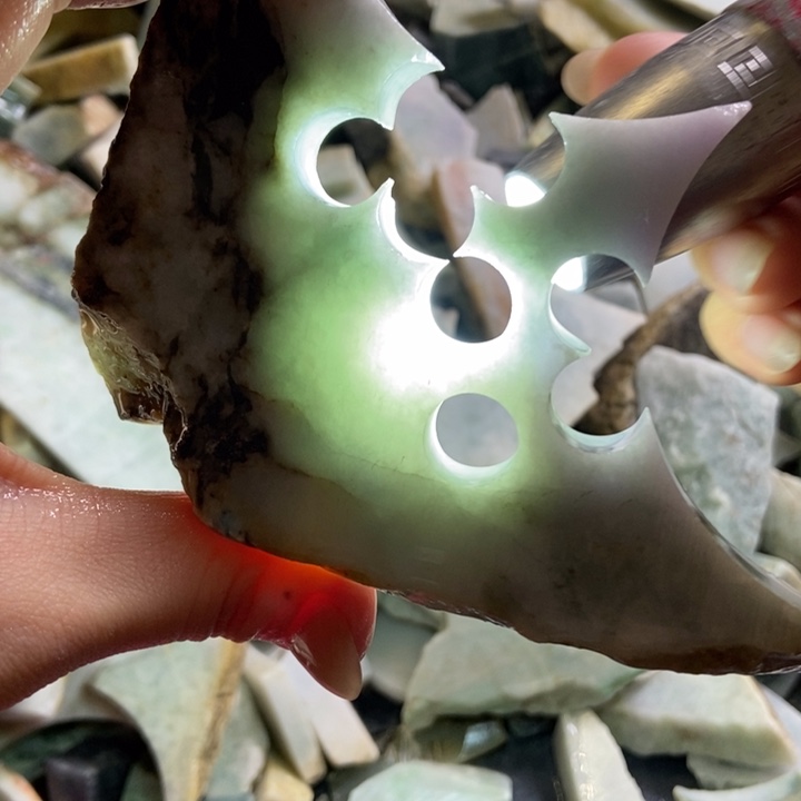 翡翠颈饰未镶嵌天然翡翠