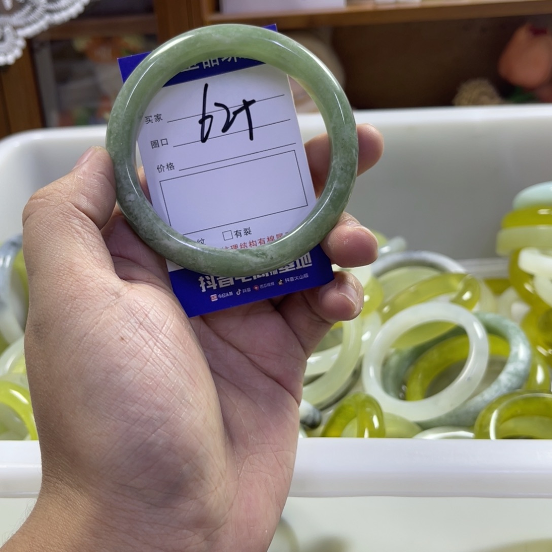 蛇纹石玉未镶嵌手镯86