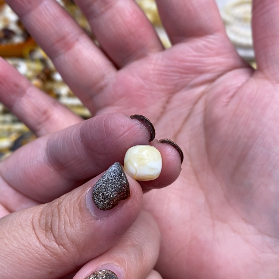 未镶嵌琥珀裸石瓷白妖花老型9.4