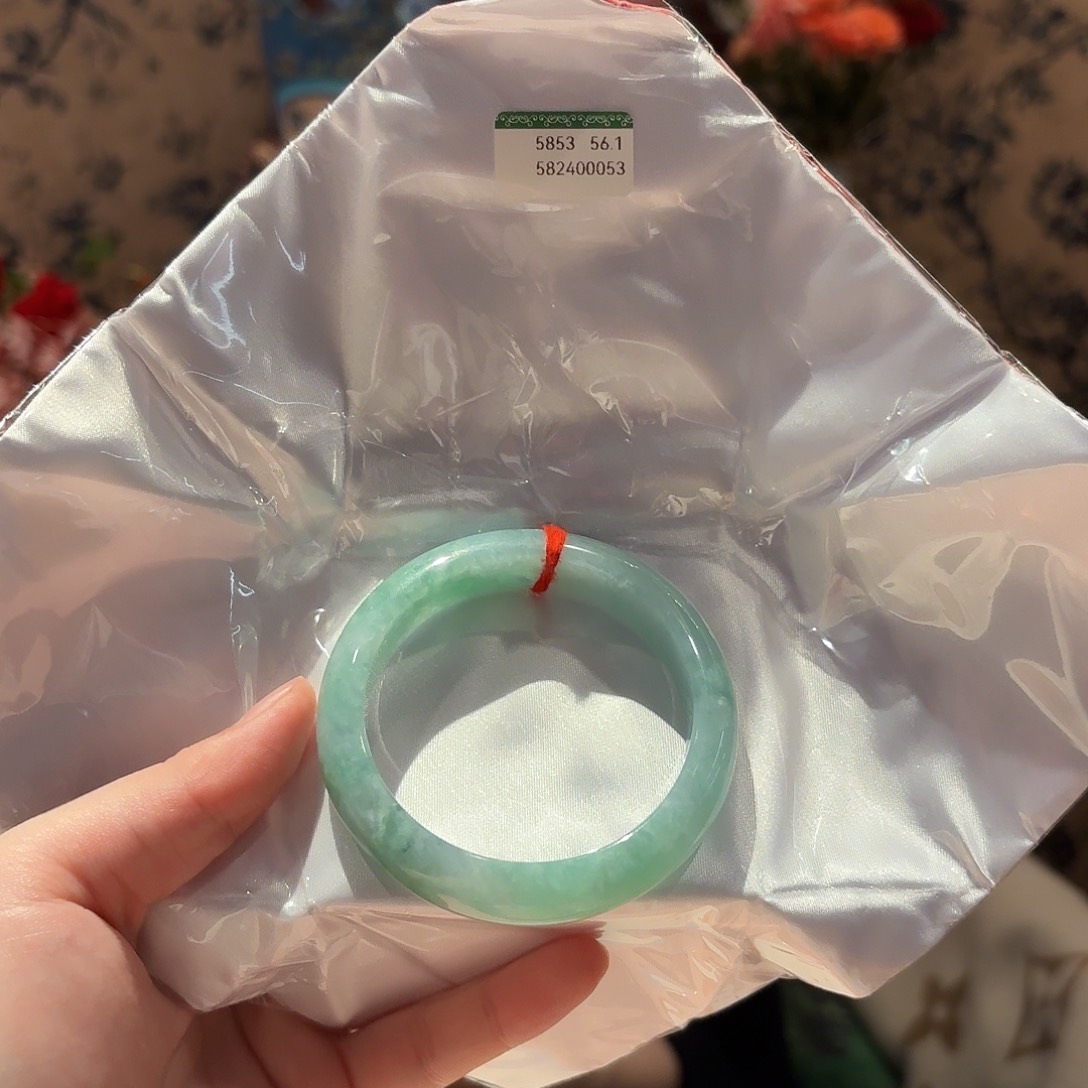 翡翠手镯未镶嵌56.1圈口