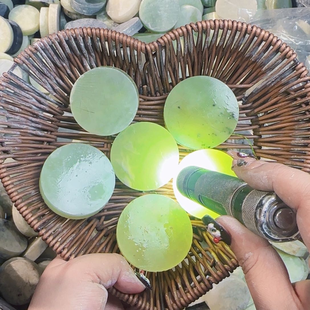 蛇纹石玉岫玉未镶嵌天**好