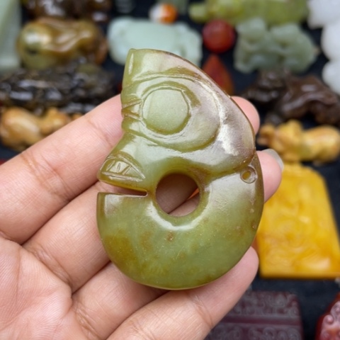 蛇纹石玉未镶嵌颈饰14