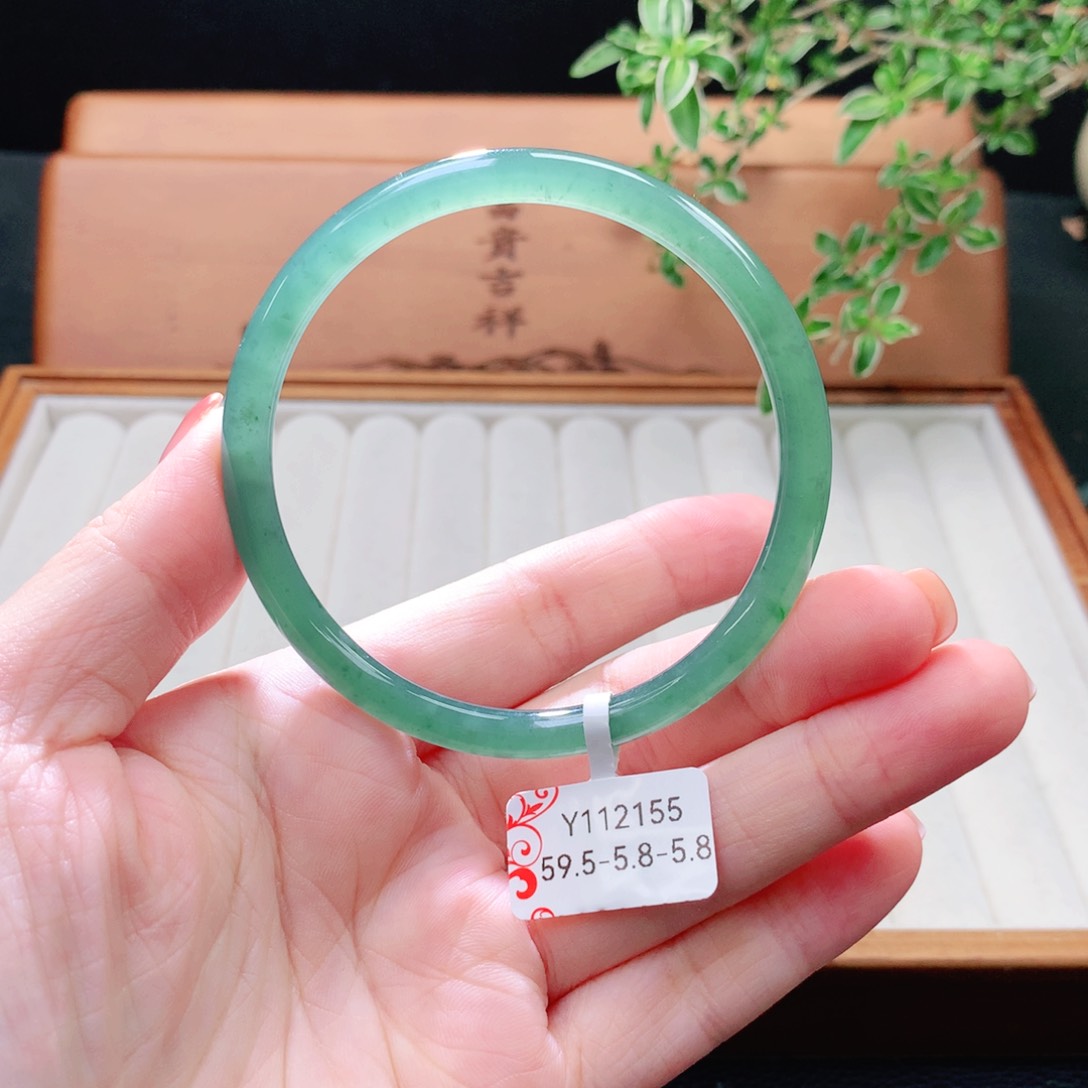 未镶嵌手镯（圆镯）翡翠