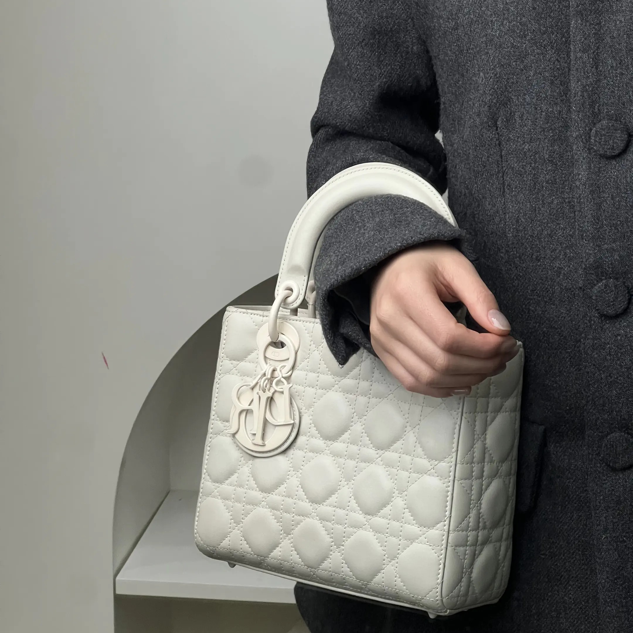 99新 DIOR/迪奥 Ddior 四格戴妃磨砂白/优品