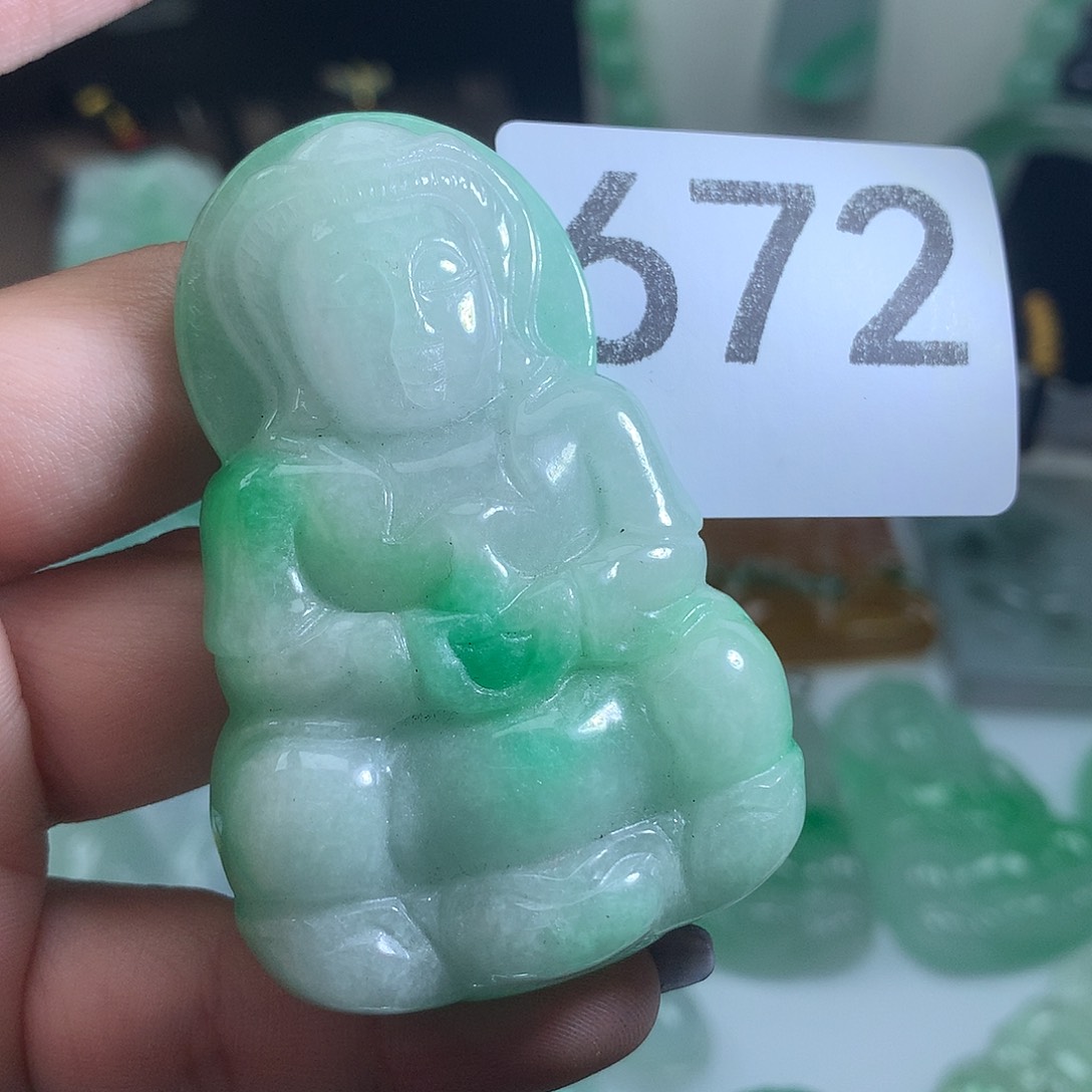 翡翠未镶嵌吊坠(赠链)