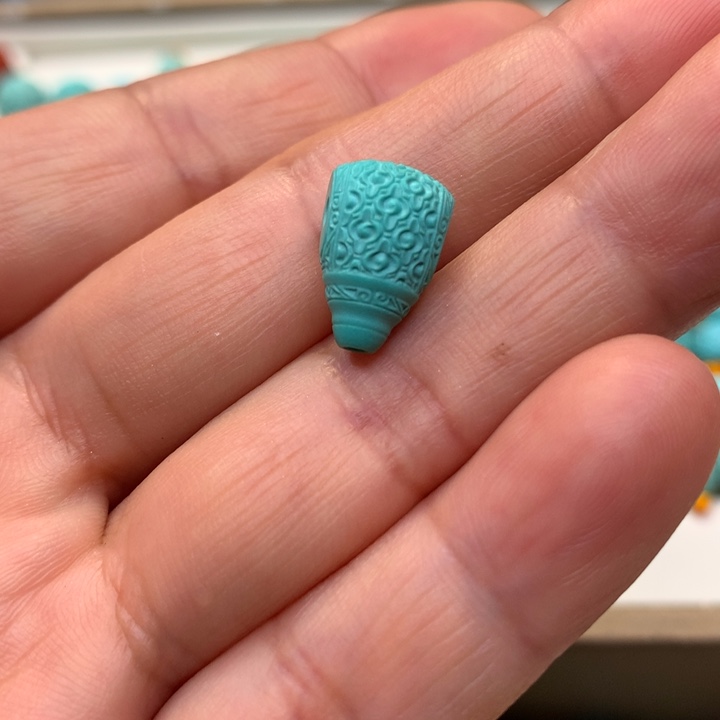 绿松石颈饰未镶嵌